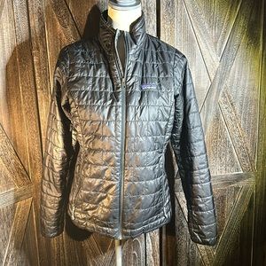 Patagonia like new Small black women’s jacket. Quilted/puffer look, lightweight